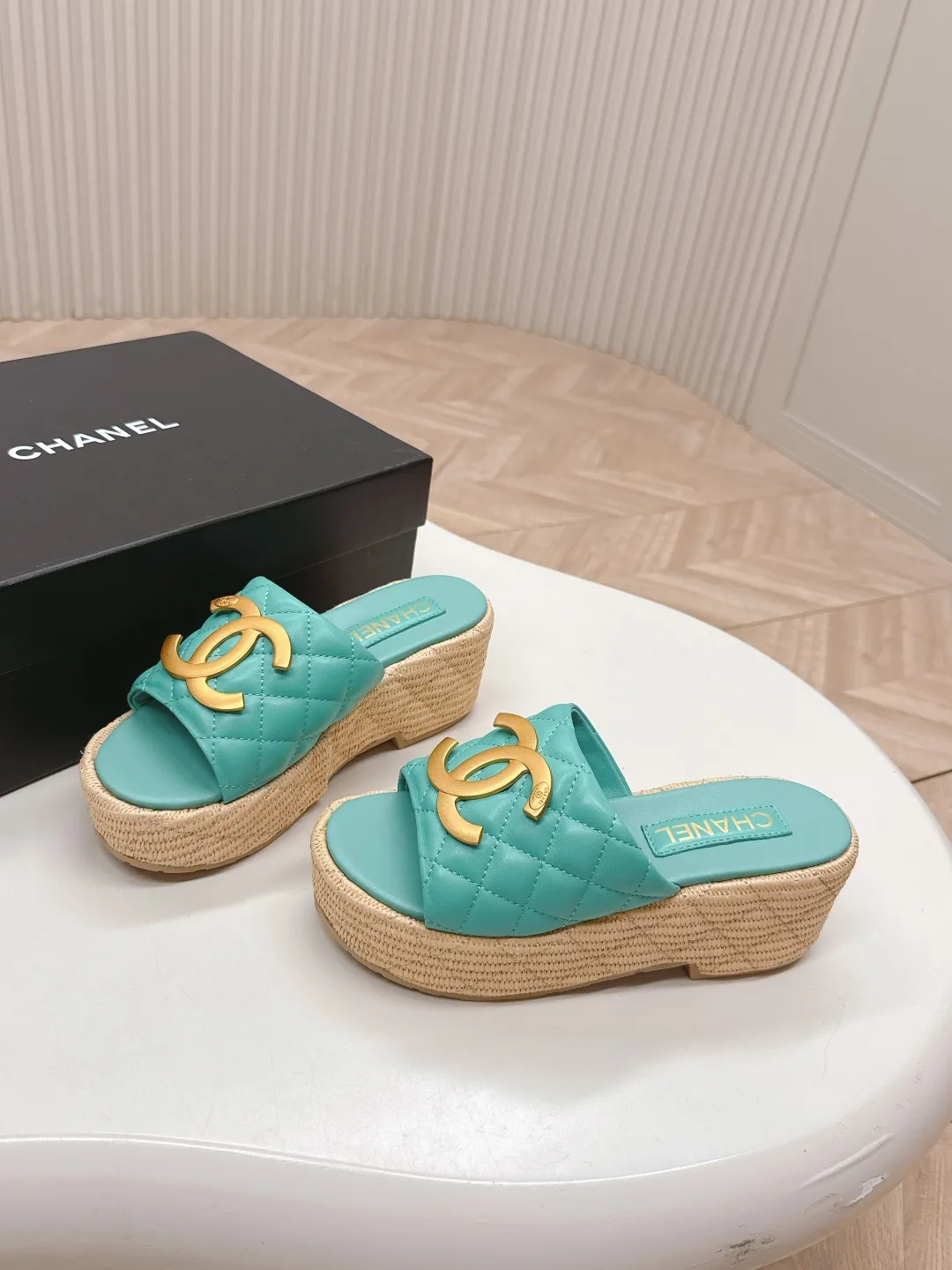 👟👟Ex-factory price 560👟👟 CHANEL Chanel 2025 new sandals and slippers series classic series every style is great rhombus platform sandals and slippers elegant and noble comfortable and versatile upper: sheepskin foot pad: sheepskin sole: rubber outsole size: 35-40